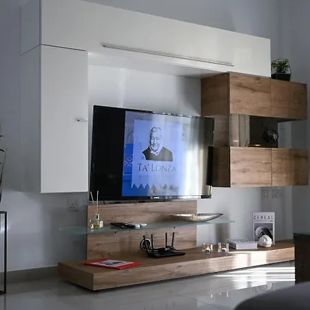 Apartment Fl 3 Ta'lonza Luxury With Hot Tub By Homely