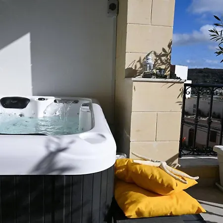 Fl 3 Ta'lonza Luxury With Hot Tub By Homely Mellieha