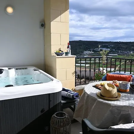 Fl 3 Ta'lonza Luxury With Hot Tub By Homely *