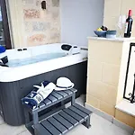 アパート Fl 3 Ta'lonza Luxury With Hot Tub By Homely メーリッハ