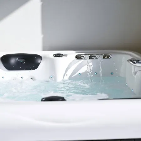 Fl 3 Ta'lonza Luxury With Hot Tub By Homely