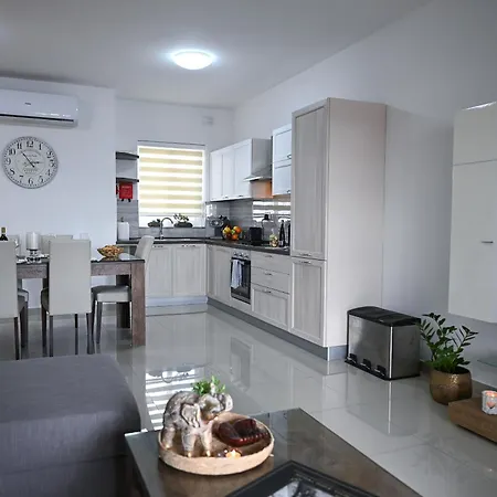 Fl 3 Ta'lonza Luxury With Hot Tub By Homely * Mellieħa