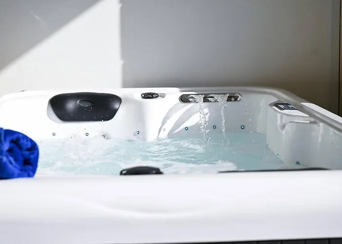 Fl 3 Ta'lonza Luxury With Hot Tub By Homely