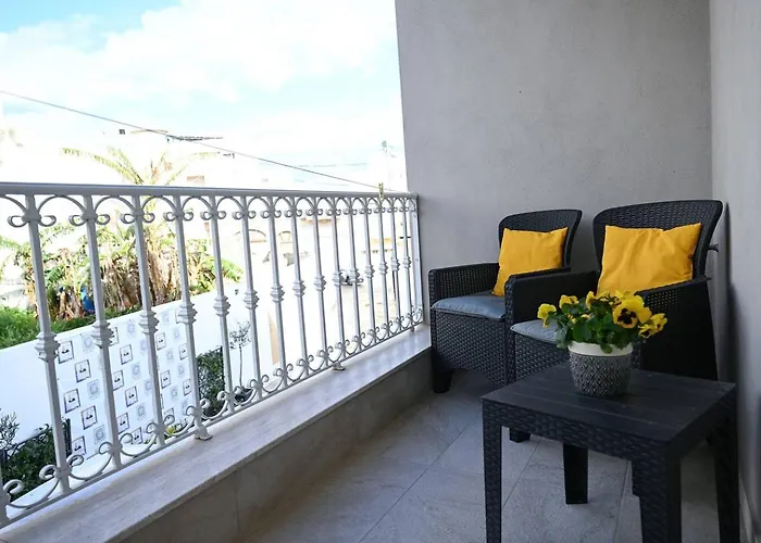 Fl 3 Ta'lonza Luxury With Hot Tub By Homely