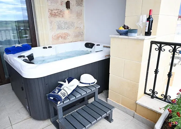 Appartement Fl 3 Ta'lonza Luxury With Hot Tub By Homely Mellieħa