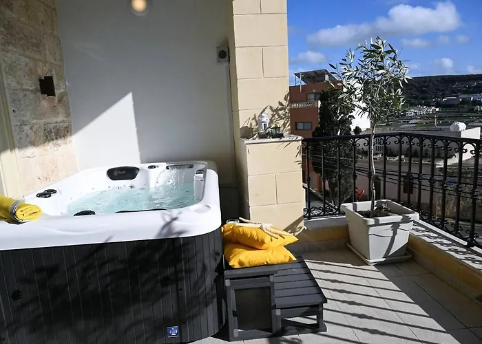 Fl 3 Ta'lonza Luxury With Hot Tub By Homely *